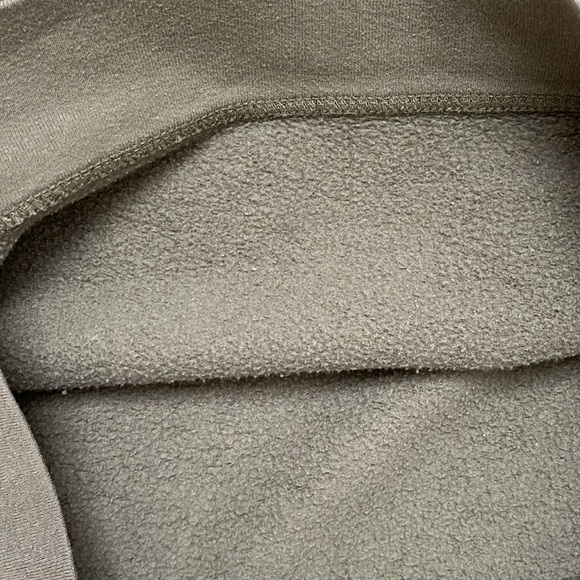 Basic Editions Size Small Vintage Embroidered Floral Sweatshirt in Olive Green - Picture 11 of 11